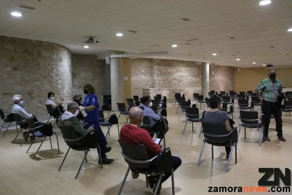 Campaña vacunación masiva en el teatro Ramos Carrión