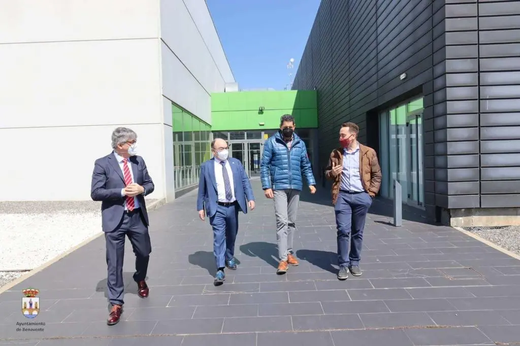 Visita al Vivero de Empresas de Enrique Oliveira y Francisco Javier Díaz