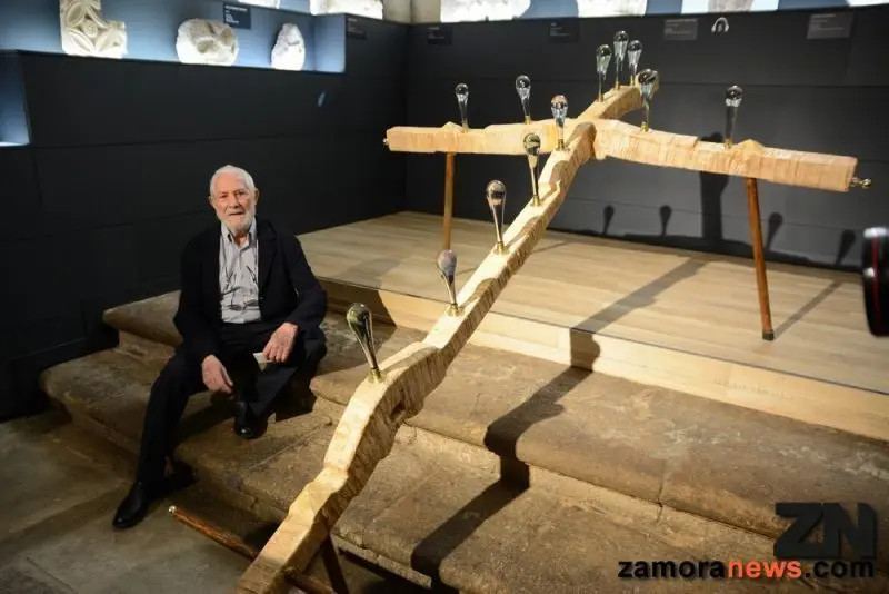 Coomonte junto a la Cruz de los Ausentes