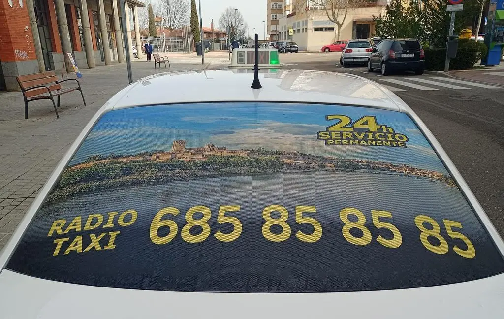 Un vehículo de Radio Taxi Zamora