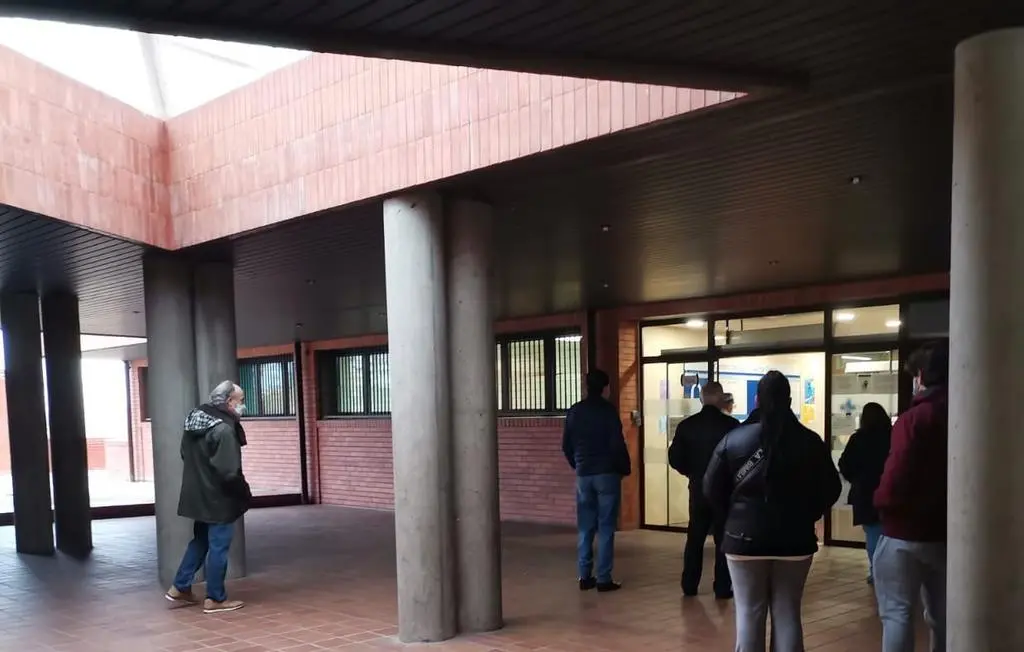 Colas en el Centro de Salud Santa Elena