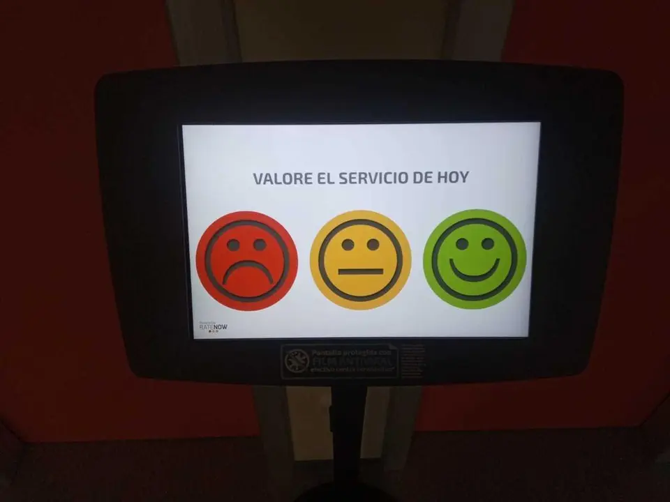 La nueva máquina con emoticonos instalada en el HVC