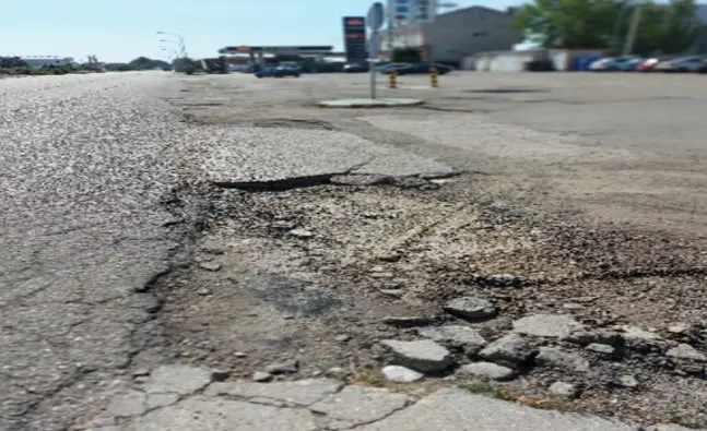 Uno de los baches de la Nacional 525