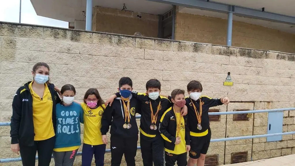 La delegación con Dragones con su entrenadora.