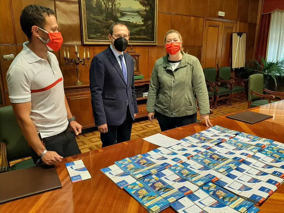 Acto de entrega de los mapas
