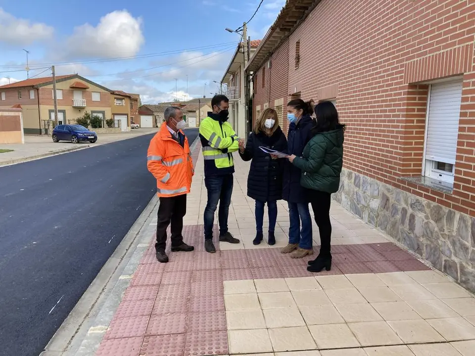 La delegada territorial visita las obras.