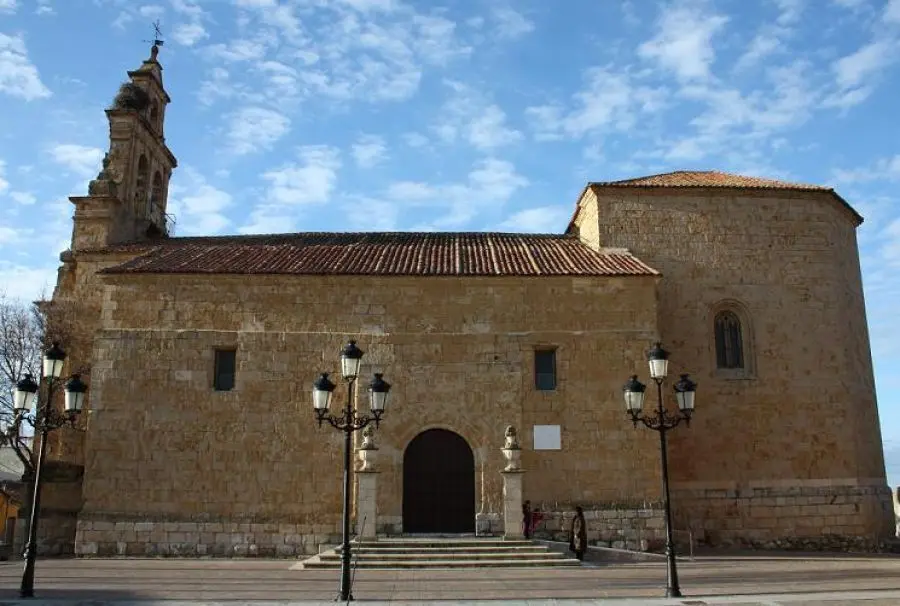 Placa en honor a Primo de Rivera en la iglesia de Arcenillas.