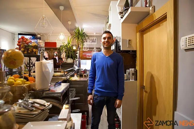 Foto de archivo de un joven emprendedor toresano