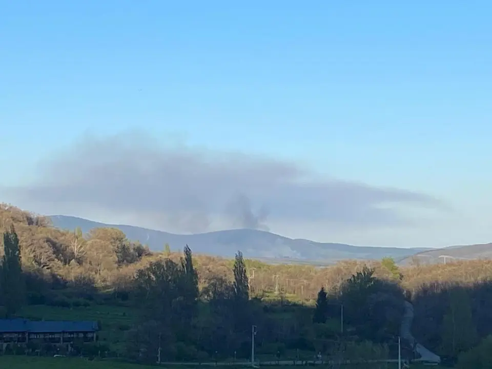 El humo del incendio es visible desde San Martín