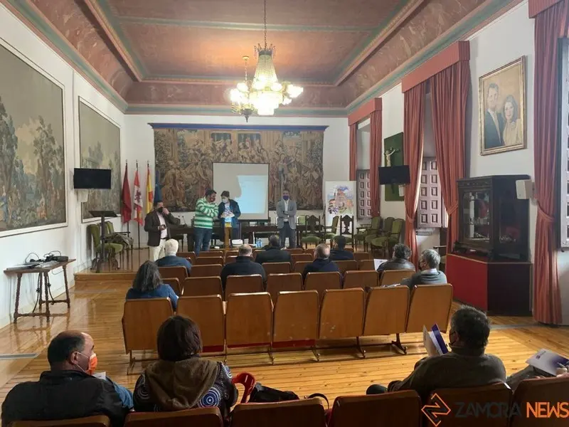 Reunión en el Ayuntamiento de Toro para abordar la instalación de la banda ancha