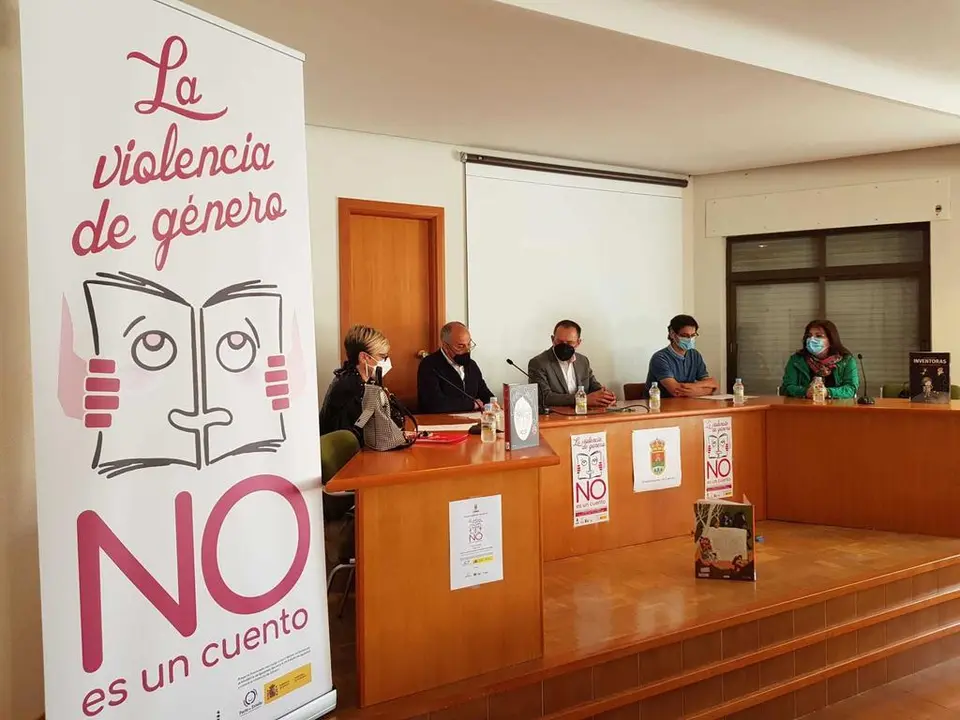El subdelegado del Gobierno durante la clausura del acto de presentación del proyecto LA VIOLENCIA DE GÉNERO NO ES UN CUENTO