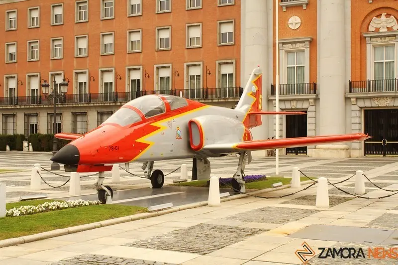 Avión C-101