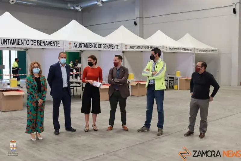 Autoridades acompañan al alcalde de Benavente en la visita al Centro de Negocios