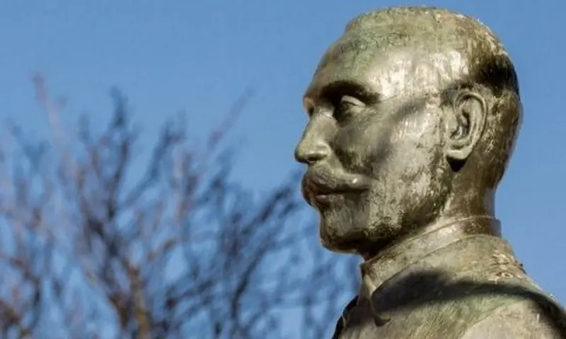 Busto del doctor Francisco de Castro en Benavente