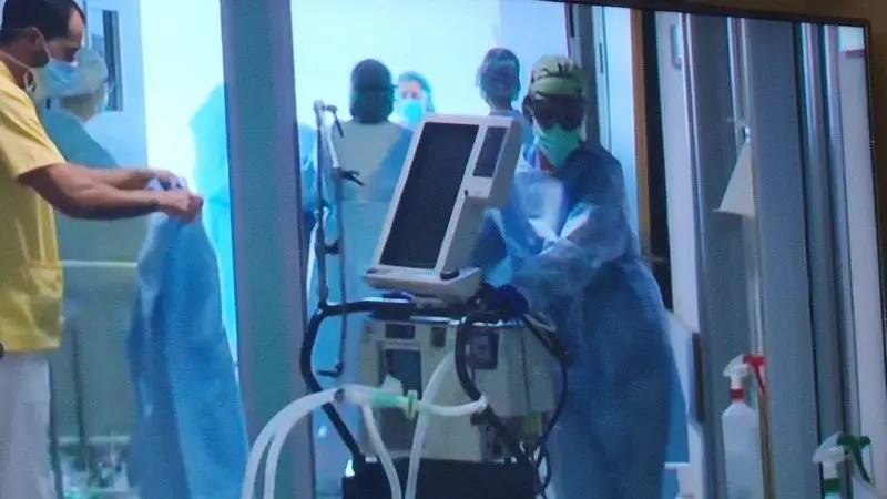 Sanitarios en unidades de críticos