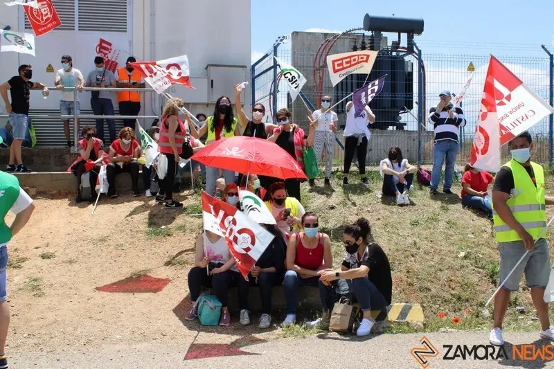 Protesta de los trabajadores de Siro en Toro