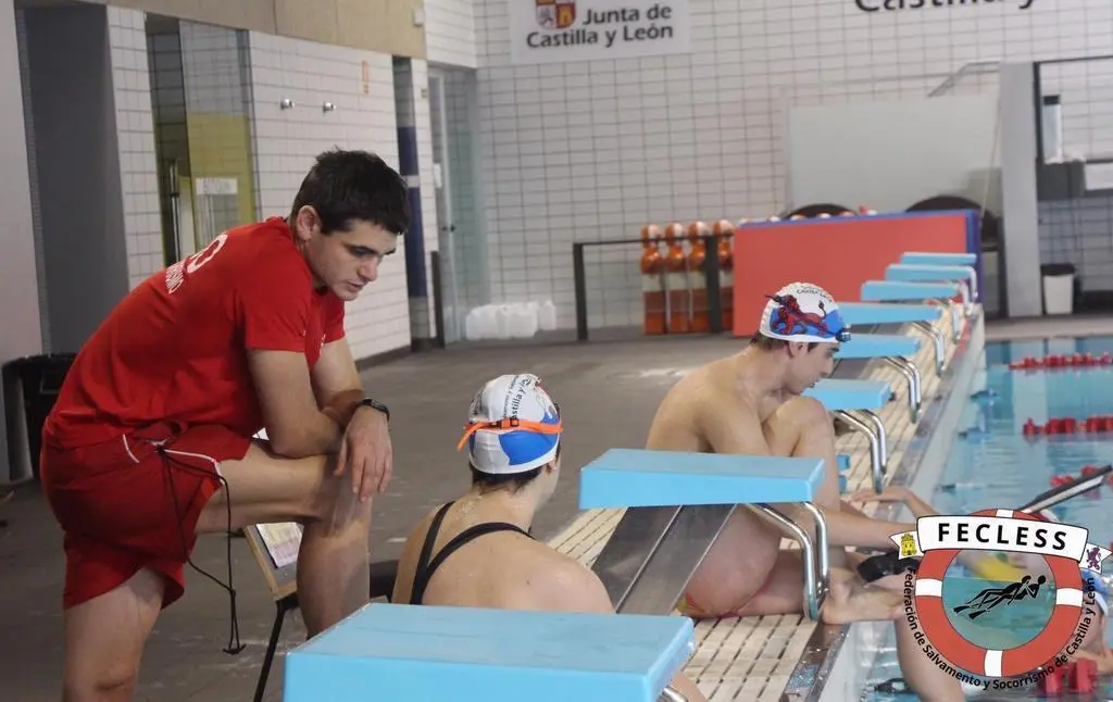 2021-06-04 Concentración de salvamento y socorrismo en piscina