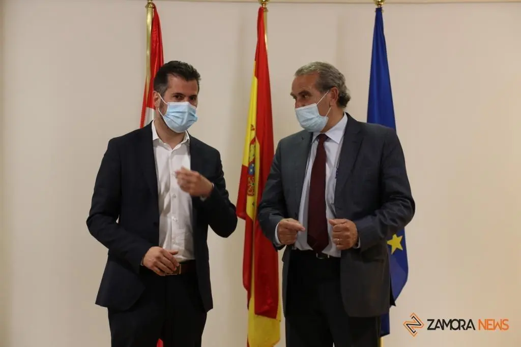 El presidente del Consejo Consultivo de Castilla y León, Agustín S. de Vega, y el portavoz del Grupo Parlamentario Socialista, Luis Tudanca