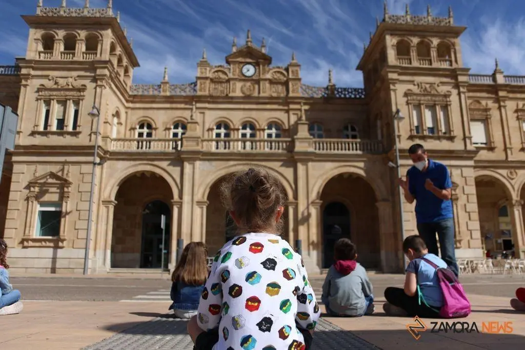 Talleres infantiles en la estación de tren