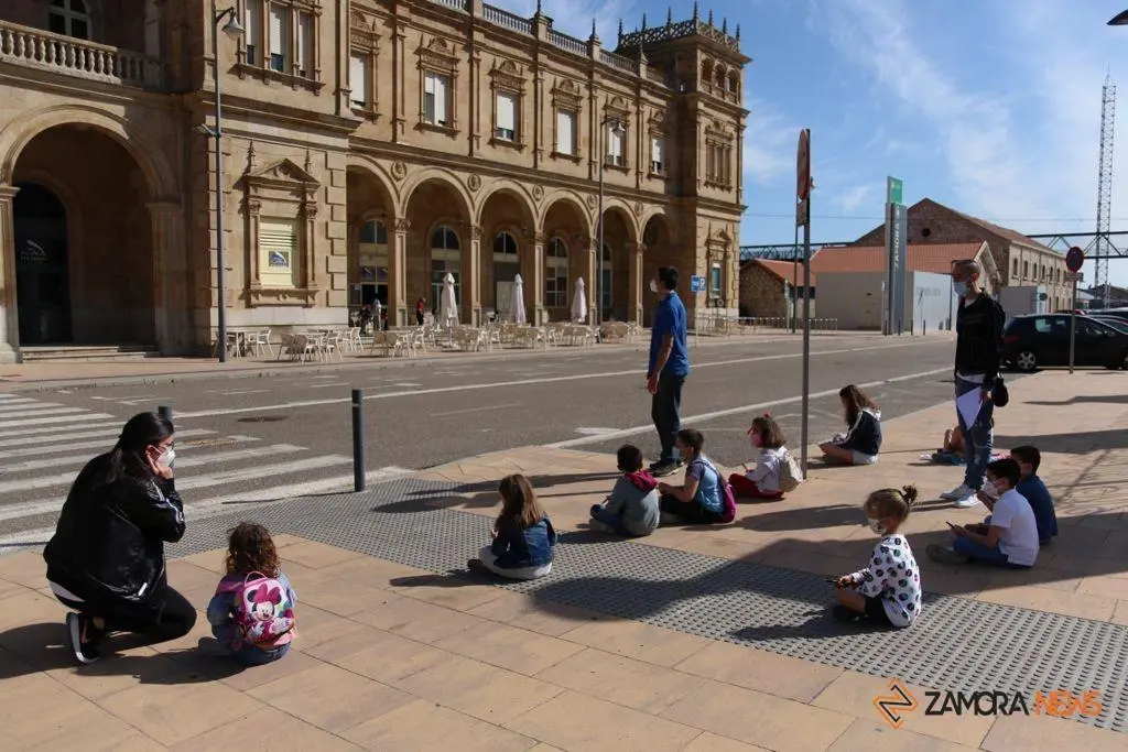Talleres infantiles en la estación del tren