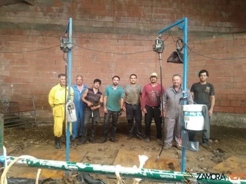Laureano Andrés con los esquiladores uruguayos