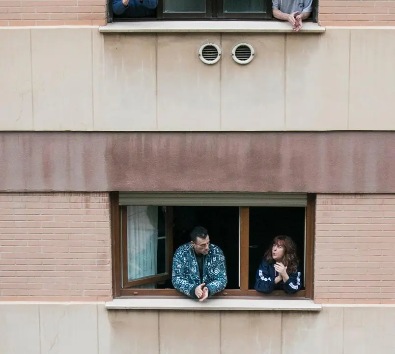 Foto archivo aplausos en los balcones