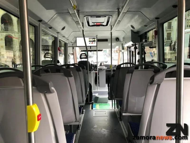 Interior de un autobús urbano