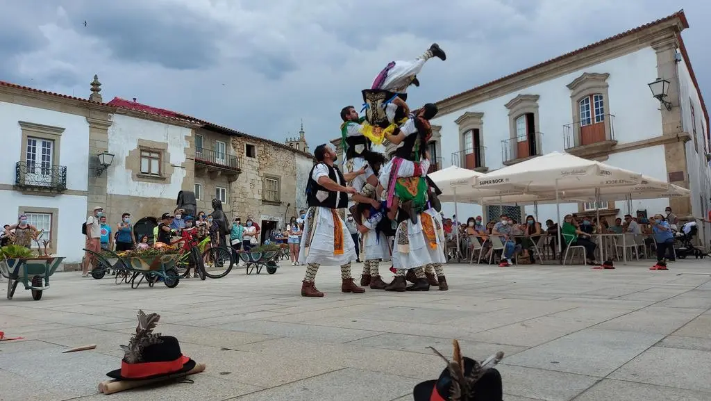Grupo de Pauliteros de Caramonico Associação. Fotografía: Município de Miranda do Douro