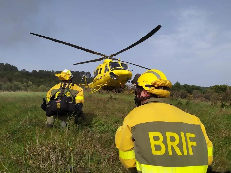Agentes BRIF movilizados en la lucha contra un incendio