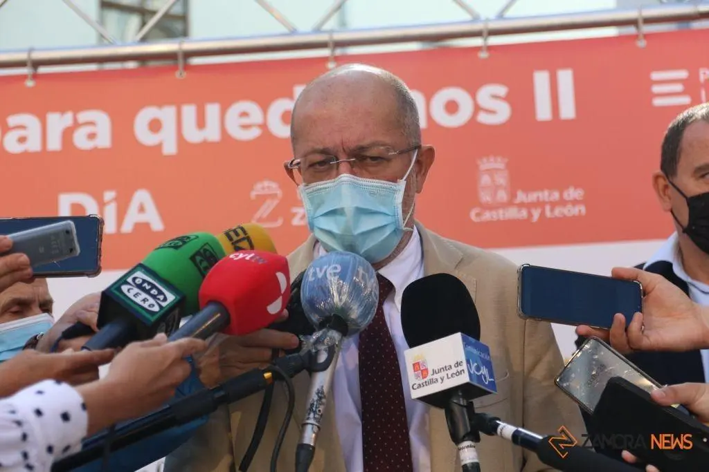 El vicepresidente de la Junta, Francisco Igea, previo a la entrada a la conferencia “Razones para quedarnos”