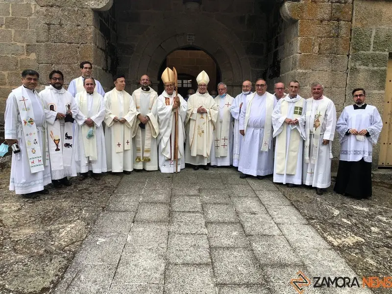 Foto de familia de la ordenación del obispo de