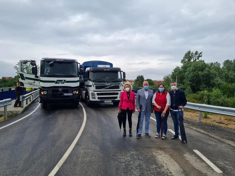Prueba de carga sobre el nuevo puente en Uña de Quintana