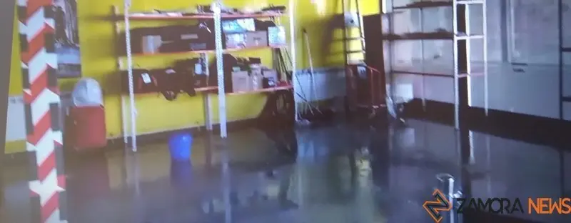 Consigna de la estación de autobuses, inundada