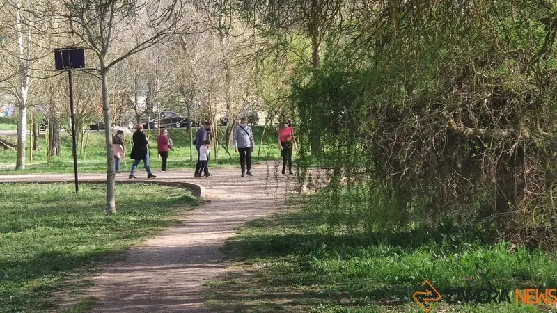 Gente paseando