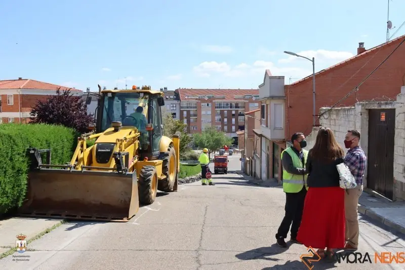 El alcalde de Benavante en las obras del barrio de San Isidro