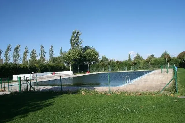 piscina de roales