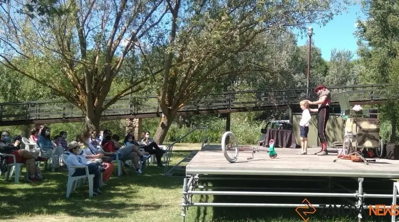 Un niño en el escenario con Máximo Óptimo
