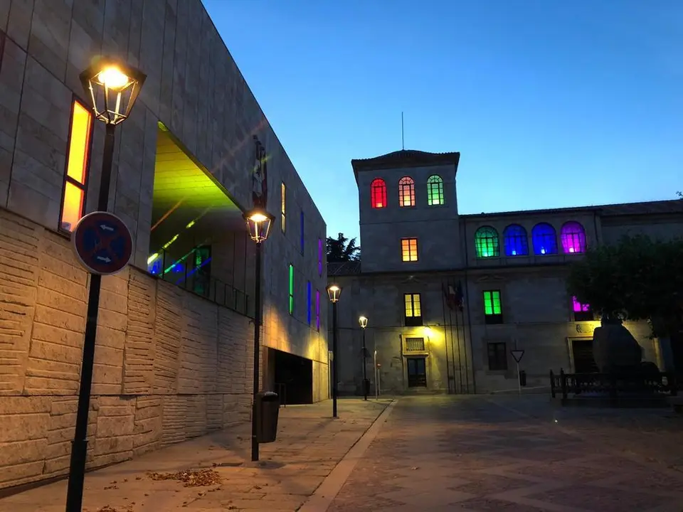Iluminación fachada lgtbi diputación