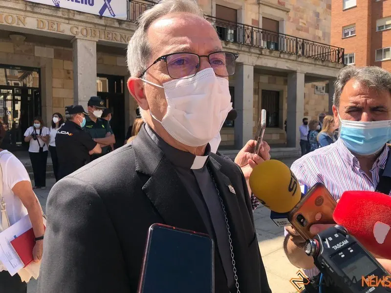 El obispo de Zamora en la concentración contra la violencia de género
