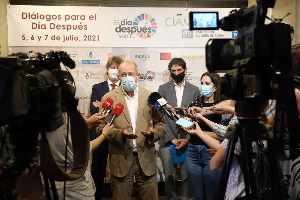 Igea durante la inaguración del foro "Diálogos para el día después"