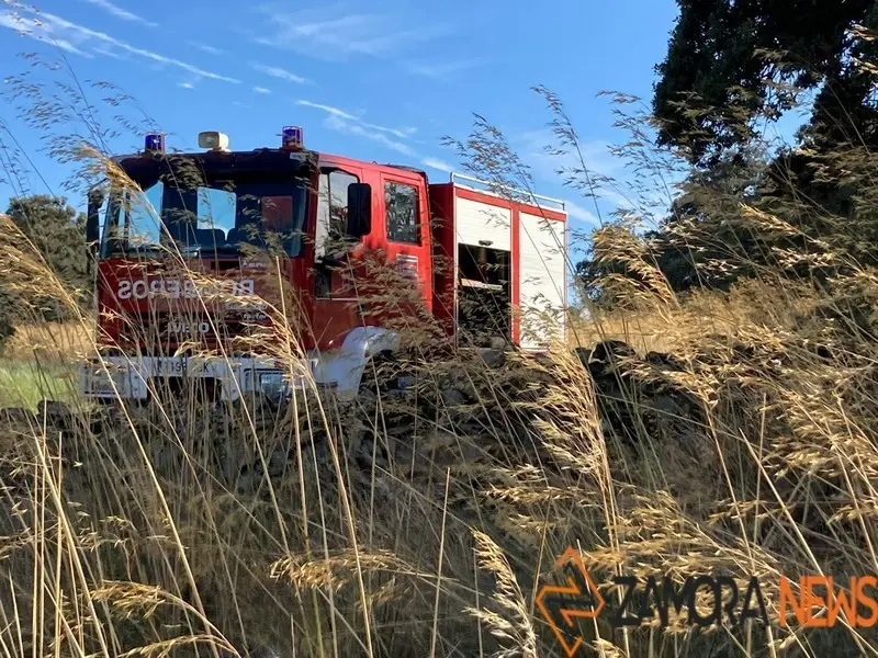 Bomberos de Bermillo actuando en el fuego de Moral de Sayago