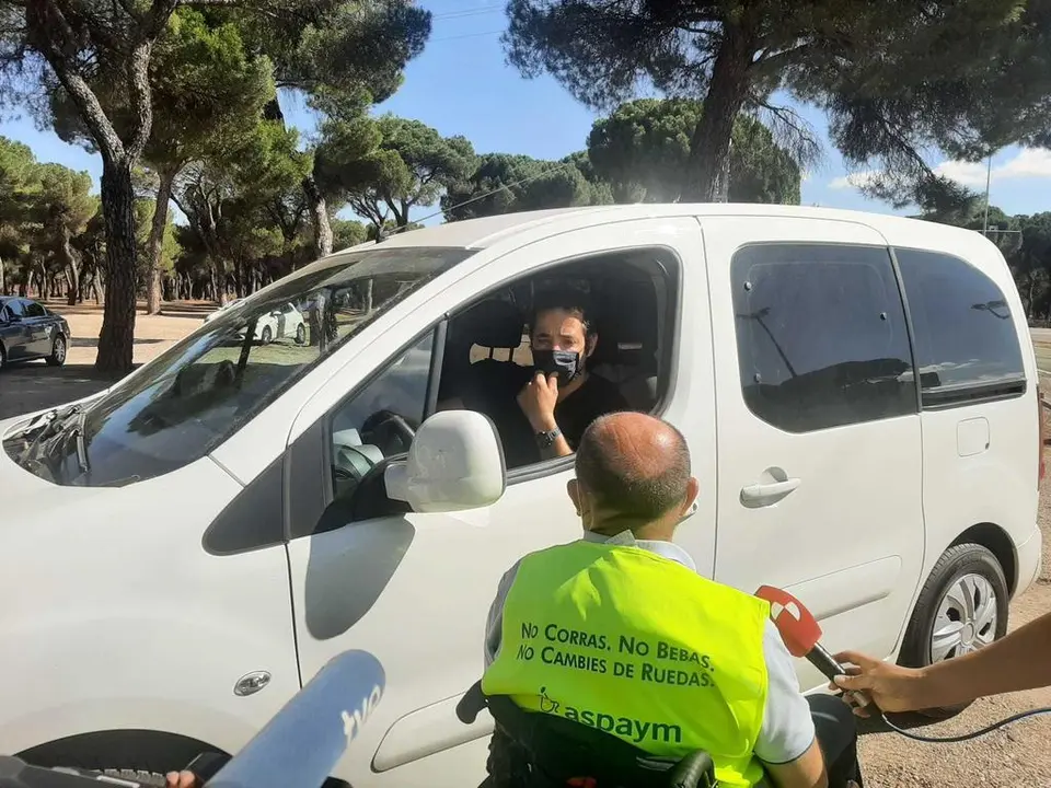 Voluntarios durante la nueva campaña para conciencias sobre los peligros del exceso de velocidad