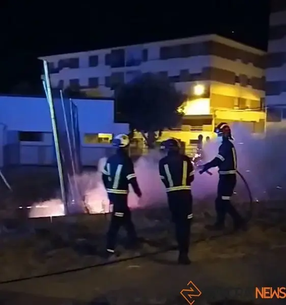 Bomberos en un incendio en Zamora. Foto de archivo