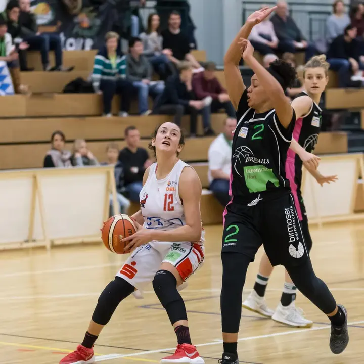 v.li.: Kendall Marie Noble (ChemCats Chemnitz, 12), Chelsea Lynn Waters (Fireballs Bad Aibling, 2)