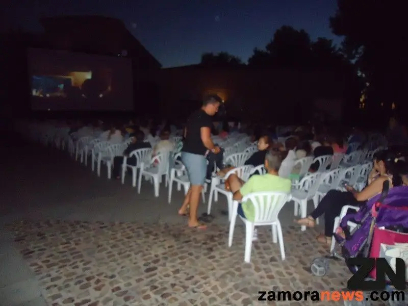 Foto de archivo de una sesión de cine de verano
