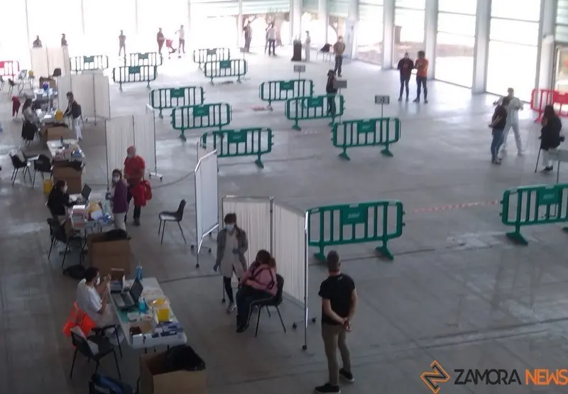 Vacunaciones en el recinto ferial Ifeza