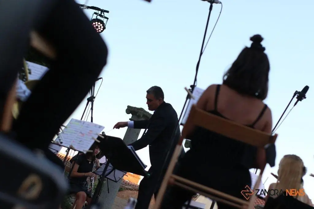 Concierto de la Banda Maestro Lupi en la Plaza de la Catedral. Foto Marcos Vicente