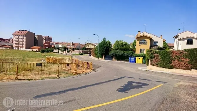 Obras en la calle Zarafra. Fotografía: Interbenavente