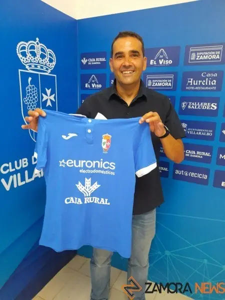 Miguel Losada con la camiseta de su nuevo equipo