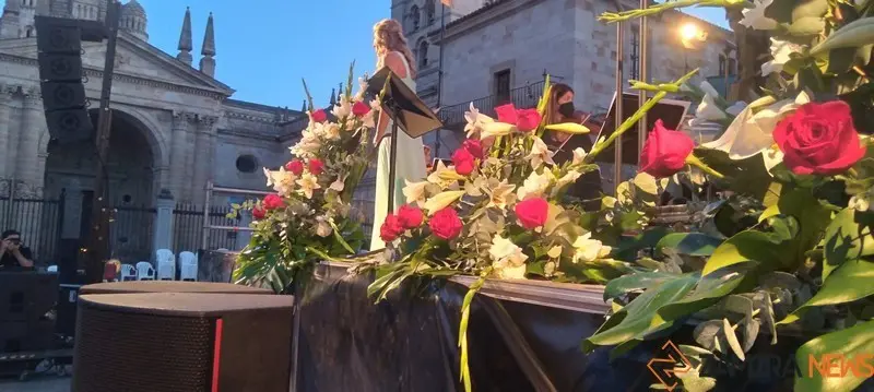 Sofía Esparza sobre el escenario